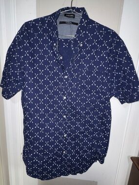 Carbon Navy Short-Sleeve Button-Down with White Cross-Arrow Print XL Long length